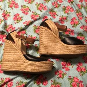 Blue brown wedges